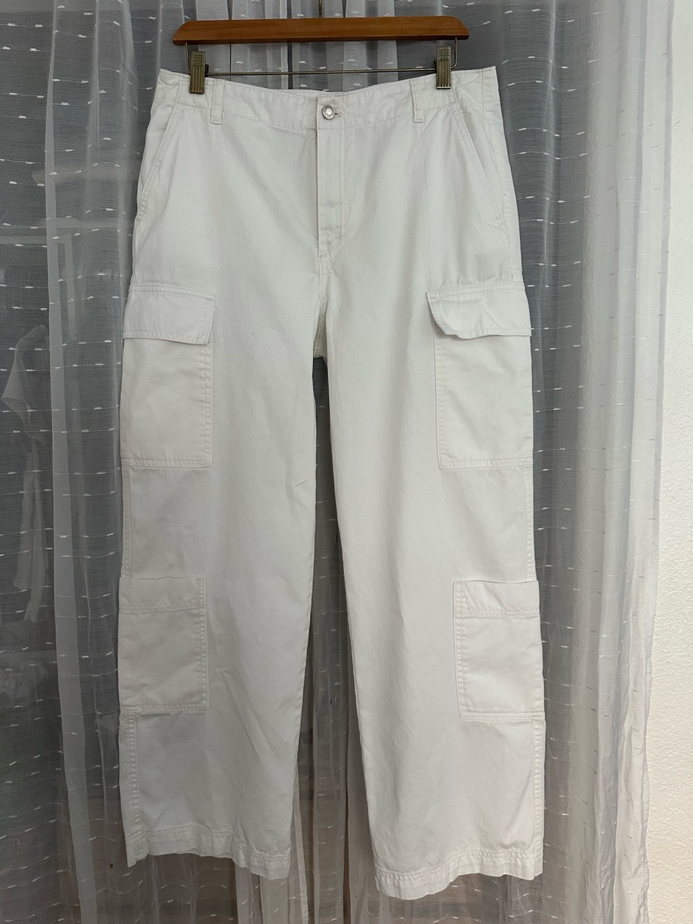 H&M women’s straight high rise cargo pants